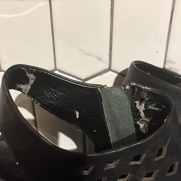 Womens FRANCO SARTO Black Leather Open Toe Wedge w/ Cut Out Accent Sz 6 - Picture 2 of 5